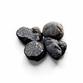 Cuatro trufas negras lisas frescas Tuber macrosporum seleccionadas para uso culinario de grado A